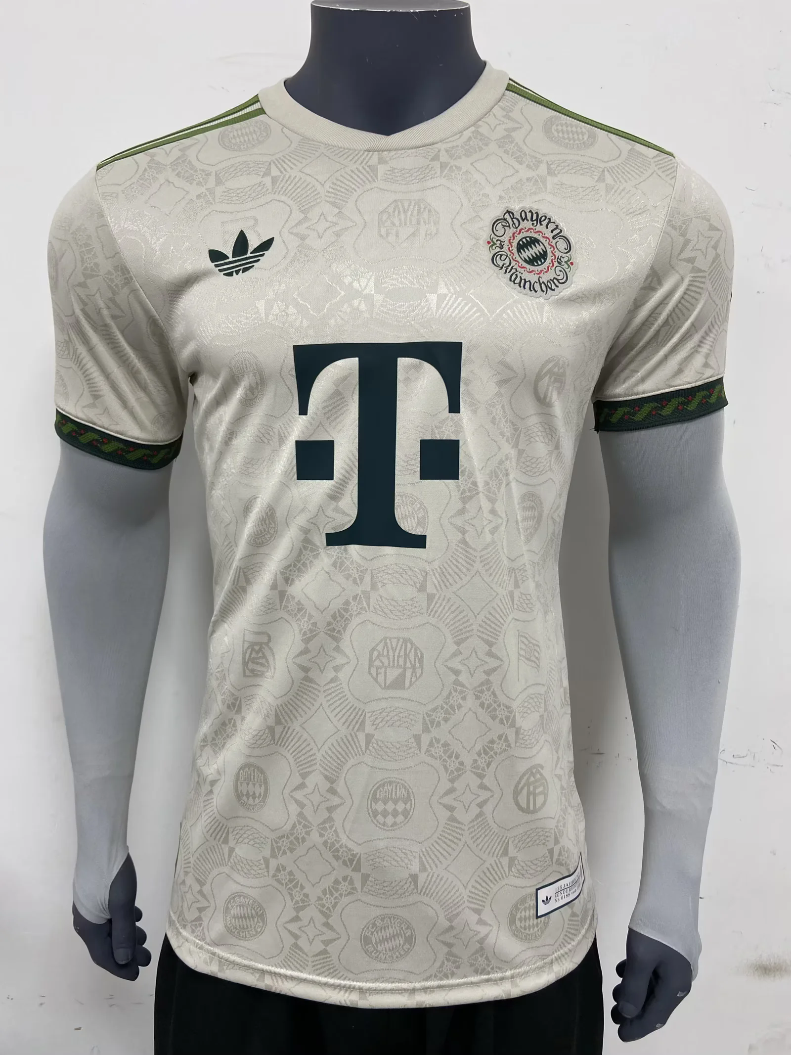 Bayern München Player Trikot Oktoberfest 2025/26